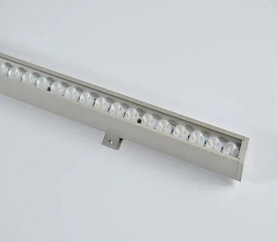 Linear LED wall washer light