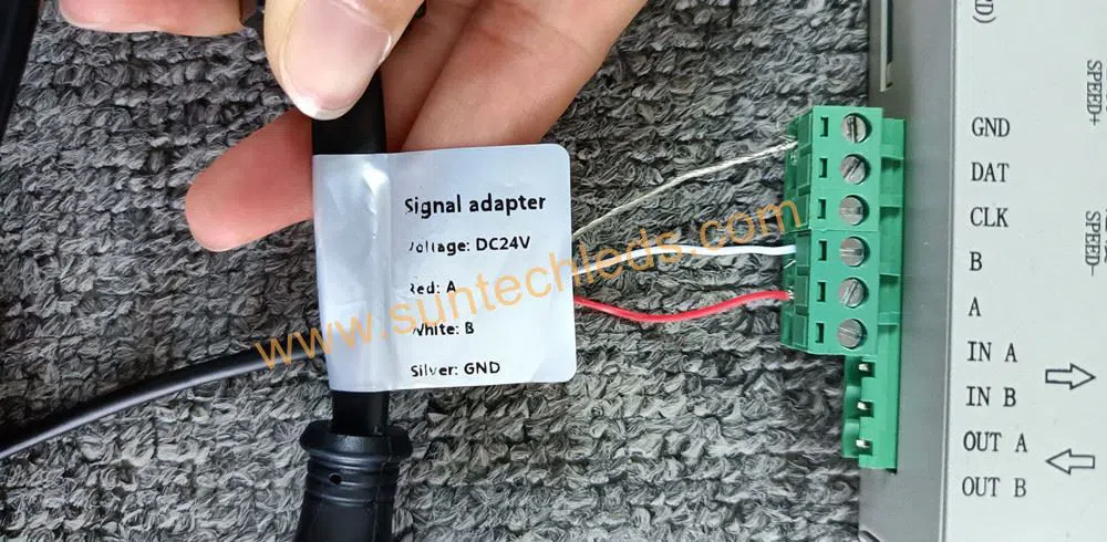 Signal Adapter Connection Signal Adapter Connection