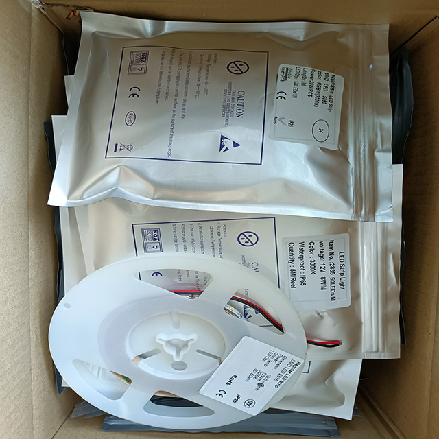 Bendable strip light