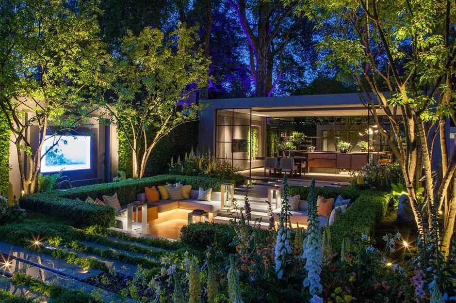 Garden linear light.jpg